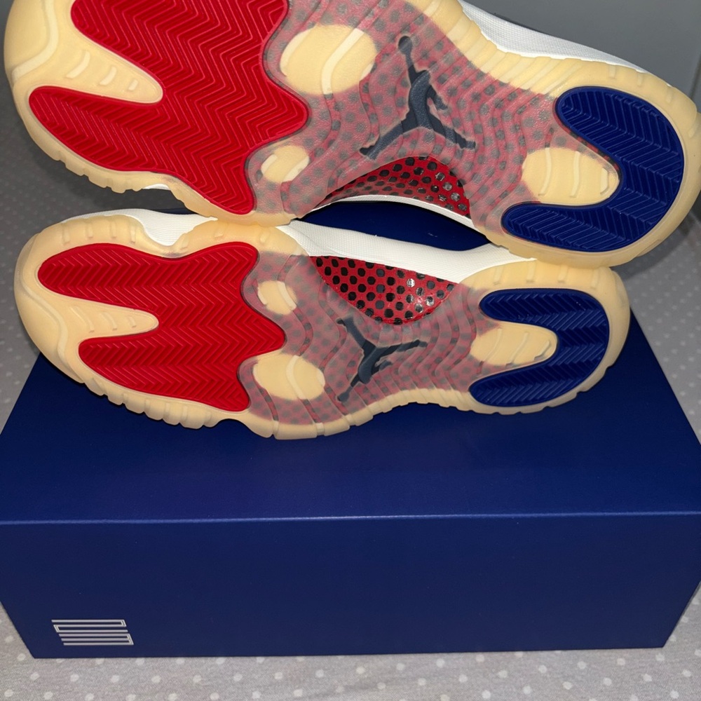 Jordan Men's Cream and Blue Sneakers - Picture 3 of 9